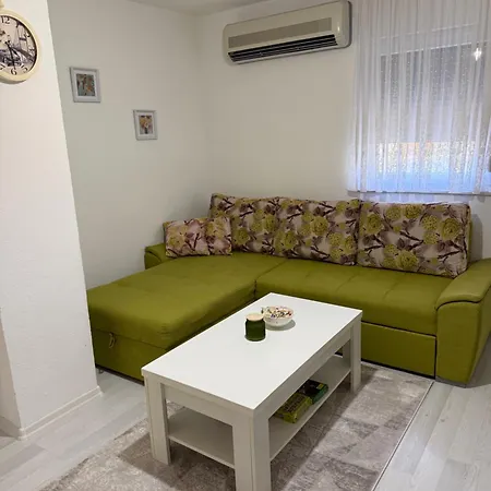 Estelle * Mostar